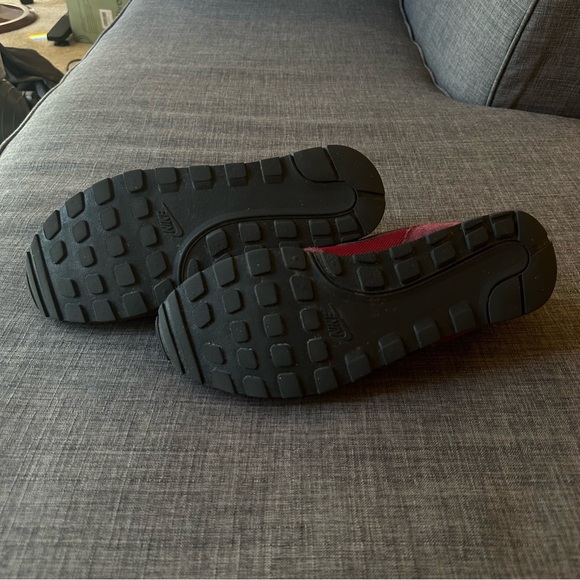 EUC Nike MD Runner 2 sneaker, Colorway: Team Red/Night Maroon, M9.5 / W11 - Picture 6 of 8